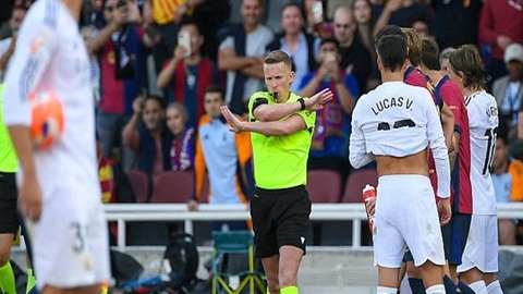 Barca xem trọng tài Alejandro Hernandez là 'tay trong' của Real Madrid?